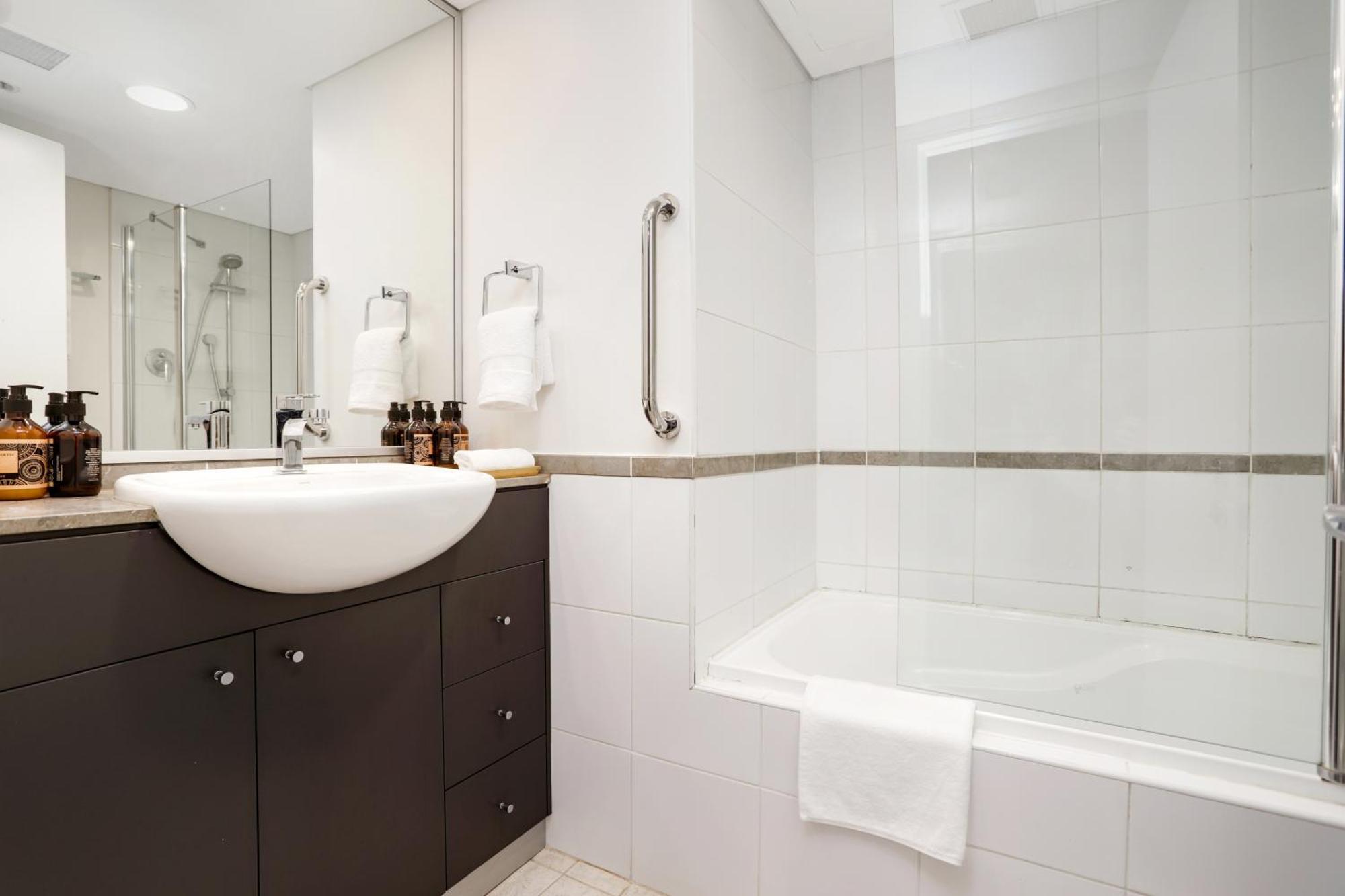 Luxliving Cbd 2 Beds Luxury Modern *